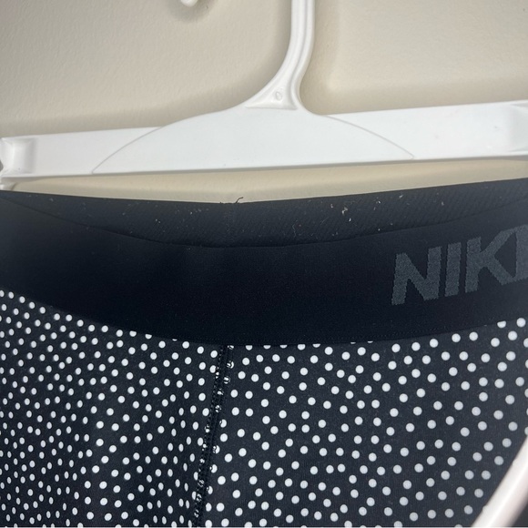 Nike Pro Hyperwarm Compression Polka Dot Leggings - Picture 5 of 9
